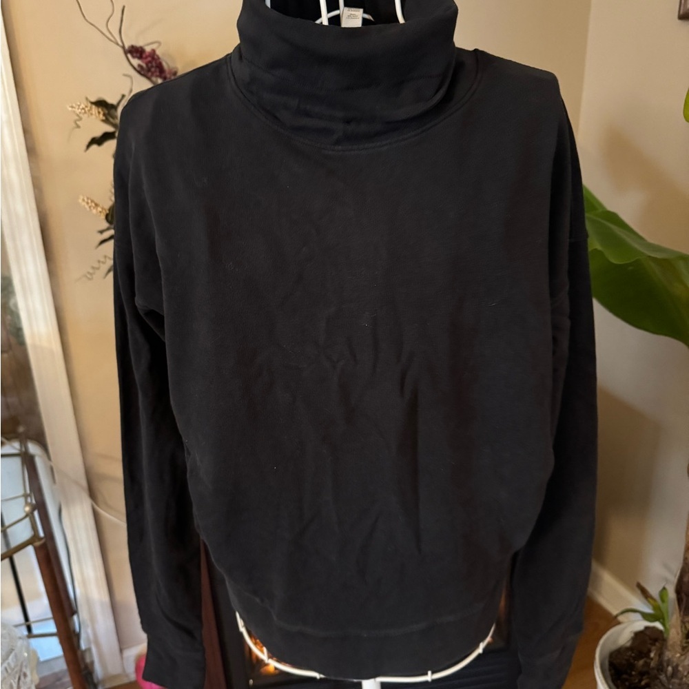 Lululemon Black Turtleneck Activewear